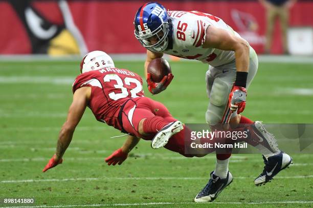 Tight end Rhett Ellison of the New York Giants avoids a tackle from free safety Tyrann Mathieu of the Arizona Cardinals in the second half at...