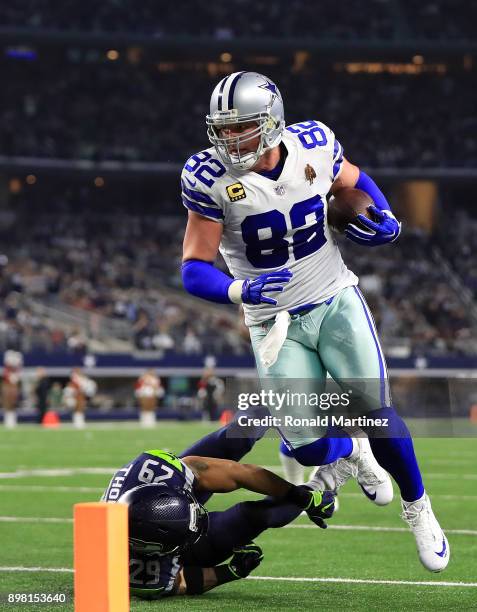 Jason Witten of the Dallas Cowboys runs the ball past Earl Thomas of the Seattle Seahawks in the second half at AT&T Stadium on December 24, 2017 in...