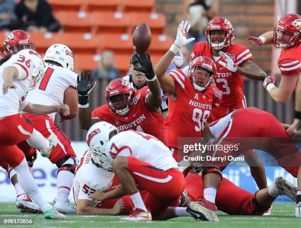 The Houston Cougars special team attempts to block a Fresno State Bulldog field goal attempt during the second quarter of the Hawaii Bowl at Aloha...