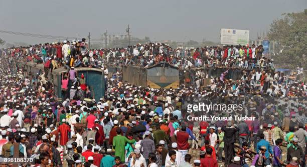 Muslims returning home after the Biswa Ijtema at Tongi, Dhaka by taking risky ride on an overcrowded train. Bishaw Ijtema is the second largest...