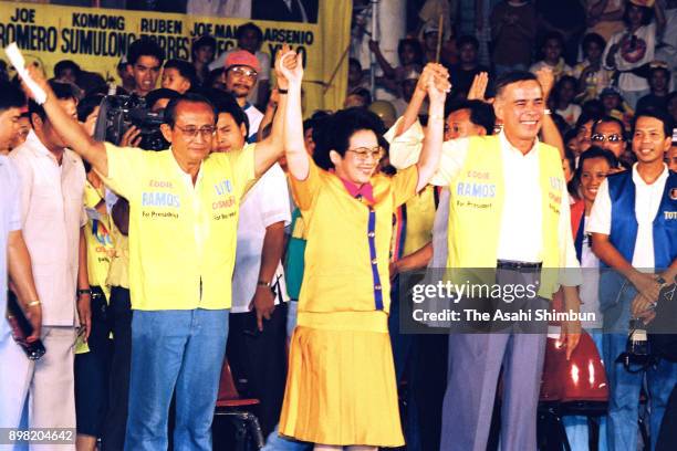 Philippines Presidential election candidate Fidel Ramos calls for support with President Corazon Aquino during a meeting on May 9, 1992 in Quezon...