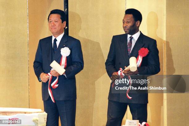 Politician Ichiro Ozawa and Pele attend the reception of the FIFA World Cup Bidding Committee on May 11, 1992 in Tokyo, Japan.