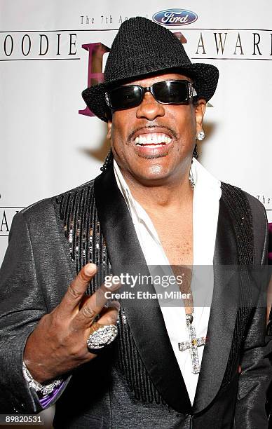 Singer/songwriter Charlie Wilson arrives at the seventh annual Hoodie Awards at the Mandalay Bay Events Center August 15, 2009 in Las Vegas, Nevada.