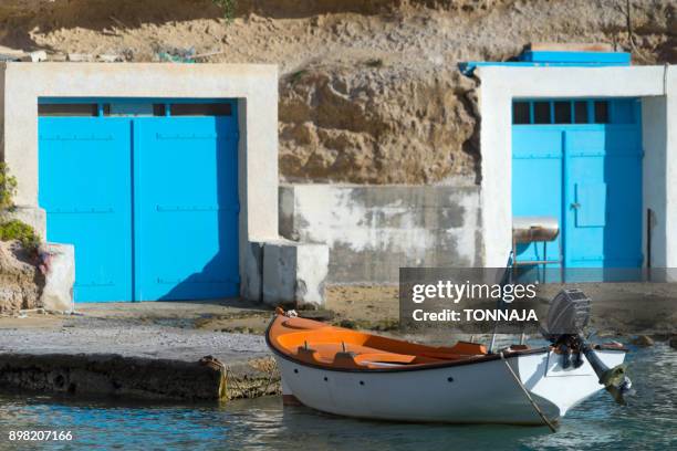 mandrakia seaside settlement, milos island, greece - red de arrastre fotografías e imágenes de stock