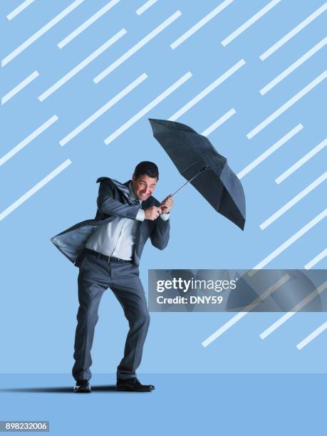 zakenman paraplu met zichzelf te beschermen tegen regen - man with umbrella stockfoto's en -beelden