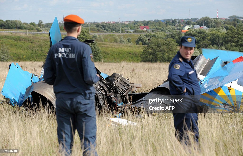 Russian emergencies ministry workers sta