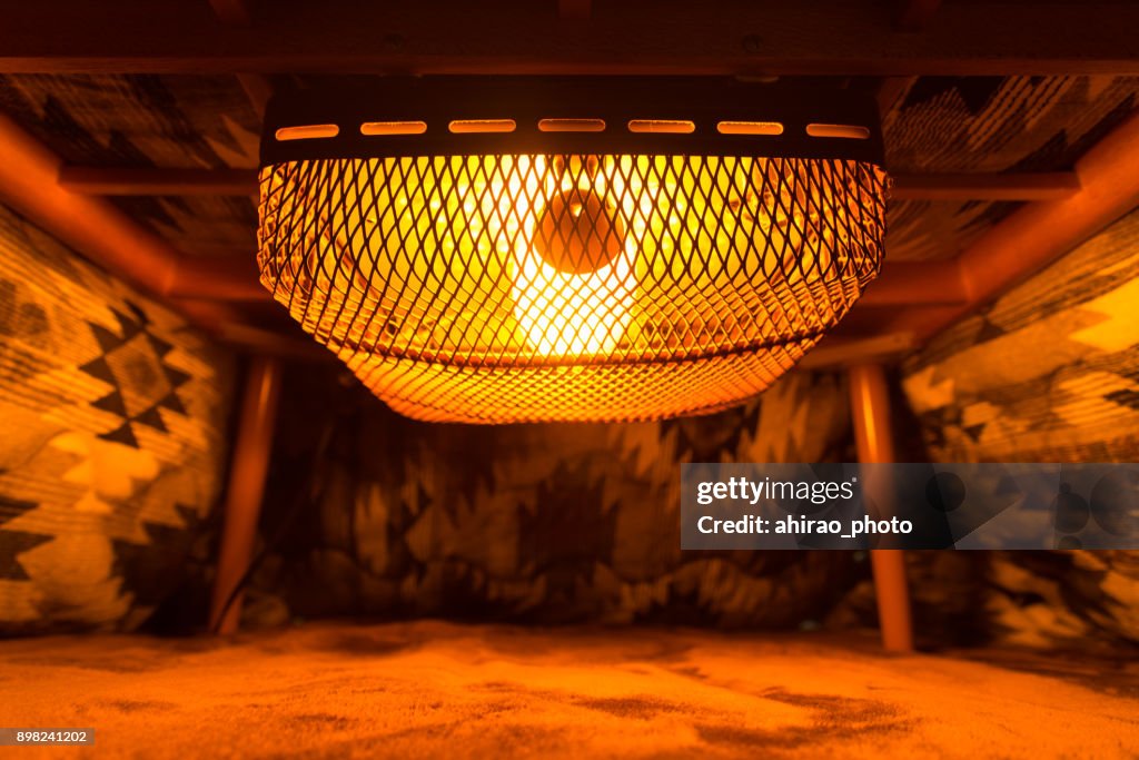 Interior de la estufa de kotatsu japonés