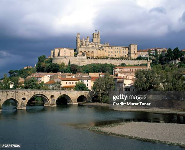beziers cathedral - loire atlantique stock pictures, royalty-free photos & images