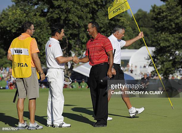 Tiger Woods of the US shakes hands with Y.E. Yang of South Korea after Yang wins August 16 ,2009 at the 91st PGA Championship at the Hazeltine...