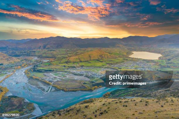 panoramablick naturlandschaft auf der südinsel neuseeland - otago stock-fotos und bilder