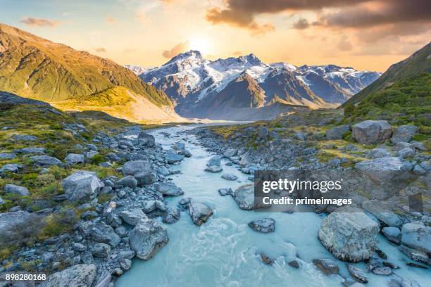 vista panoramica paesaggio naturale nell'isola meridionale della nuova zelanda - arrowtown foto e immagini stock