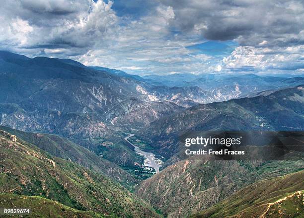 cañon  chicamocha - アンデス ストックフォトと画像