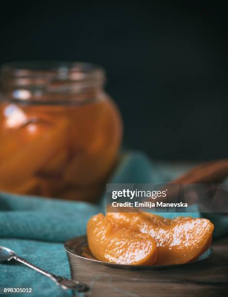 homemade peach preserves - コンポート ストックフォトと画像