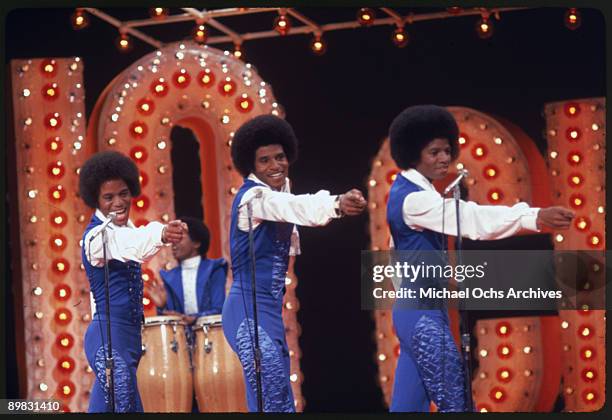 American singer Michael Jackson and the Jackson Five at Burbank Studios, 13th November 1976. From left to right, Marlon, Jackie and Michael, with...