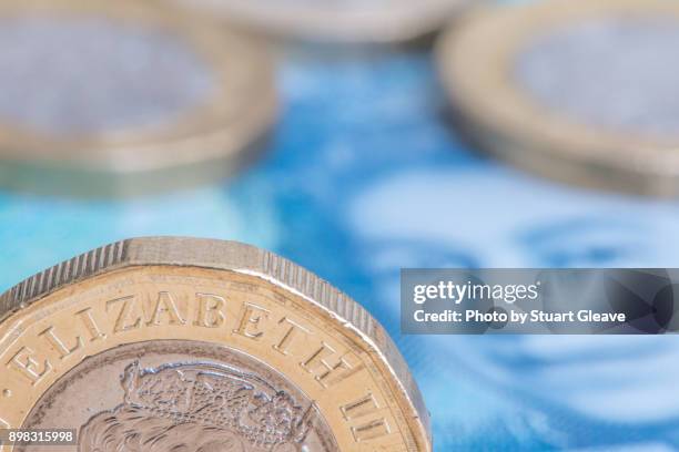 elizabeth ii on currency - british coin stock pictures, royalty-free photos & images