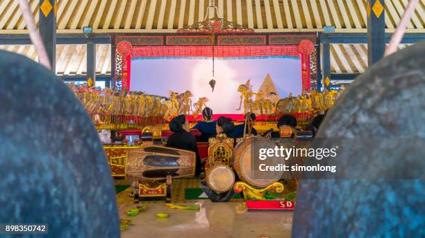 traditional performances of shadow puppet theatre in yogyakarta, indonesia - wayang stock-fotos und bilder