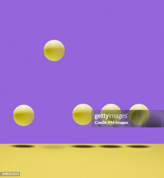 one ball bouncing higher than the others - five objects - fotografias e filmes do acervo