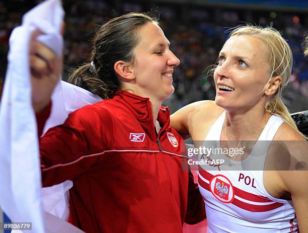 Rogowska Poland's Anna Rogowska celebrates with teammate Monika Pyrek after ...