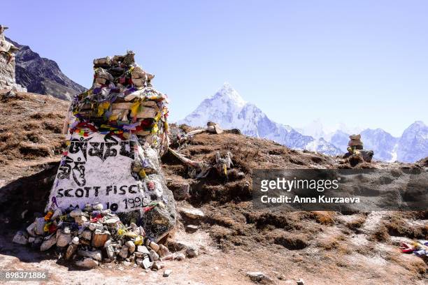 memorial stupa for scott fischer outside the village of dughla in the solukhumbu district of nepal - summit view cemetery stock pictures, royalty-free photos & images