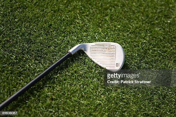 a golf club on grass - golfclub stock-fotos und bilder