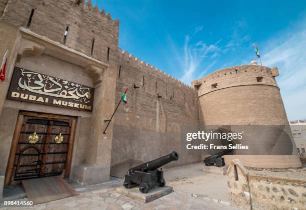 dubai museum in al fahidi fort, bur dubai, united arab emirates - al fahidi fort fotografías e imágenes de stock