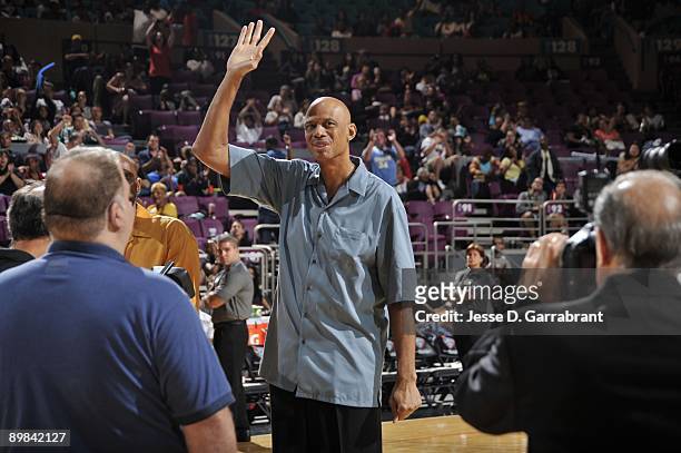 Legend Kareem Abdul Jabbar waves to the crowd during the WNBA New York Liberty game against the Chicago Sky on August 14, 2009 at Madison Square...