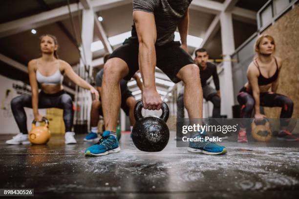 impressive workout - crossfit imagens e fotografias de stock