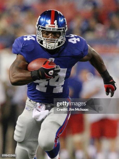 Ahmad Bradshaw of the New York Giants runs with ball enroute to a touchdown in the first quarter against the Carolina Panthers during the preseason...