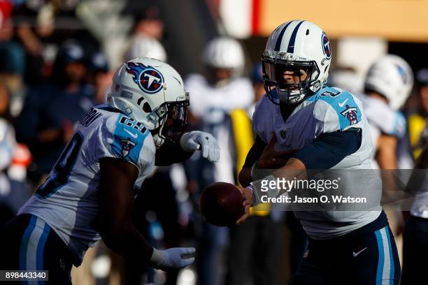 Quarterback Marcus Mariota of the Tennessee Titans hands off to DeMarco Murray during the first quarter against the San Francisco 49ers at Levi's...