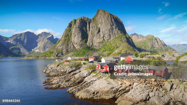 norwegen, blick auf den lofoten-inseln in norwegen mit sonnenuntergang scenic - skandinavien stock-fotos und bilder