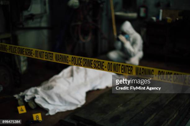 crime scene investigation - forensic investigating behind dead cover body and evidence - killing imagens e fotografias de stock
