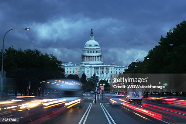 traffic on pennsylvania avenue - capitol building washington dc stock pictures, royalty-free photos & images