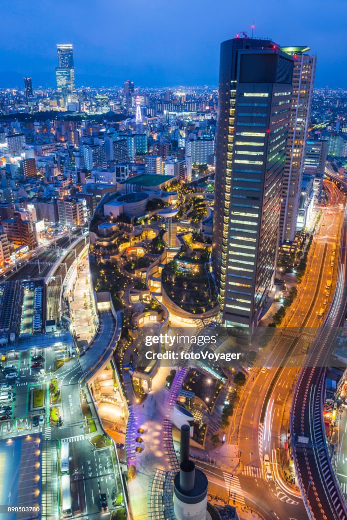 Osaka Namba Parks Abeno Harukas glitzernden Stadtbild bei Nacht Japan