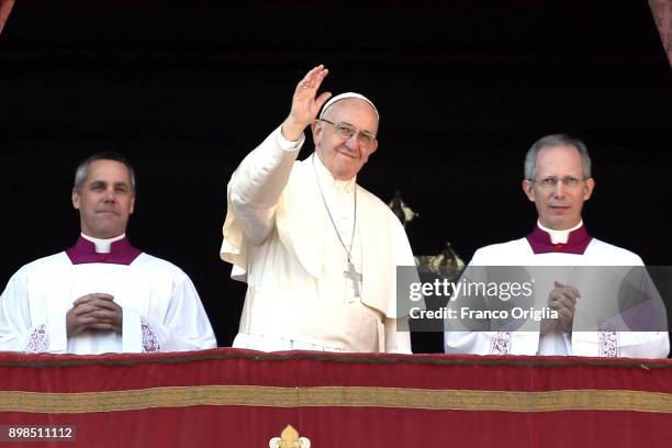 Pope Francis delivers his Christmas Urbi Et Orbi blessing from the central balcony of St. Peter's Basilica on December 25, 2017 in Vatican City,...