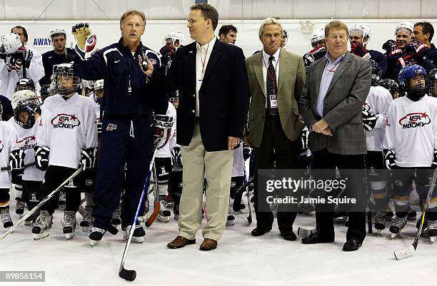 Head coach Ron Wilson thanks fans alongside Dave Fischer, Paul Kelley and Dave Ogrean as kids and players stand behind during the USA Olympic Men's...