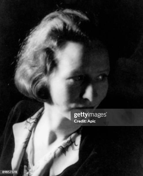 Poet Edna St Vincent Millay Photos and Premium High Res Pictures Poet Edna St Vincent Millay Photos and Premium High Res Pictures