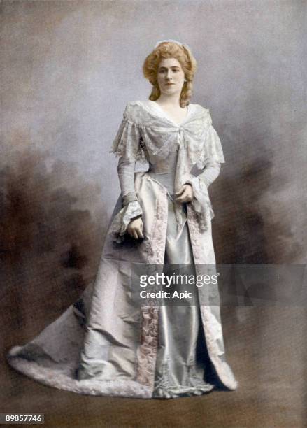 Miss Blanche Dufrene in the role of Marie Antoinette in the play of Theroigne Mericourt SarahBernhardt extracted Theater The theater of the newspaper...