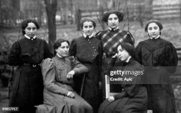 Women of Bund in 1907