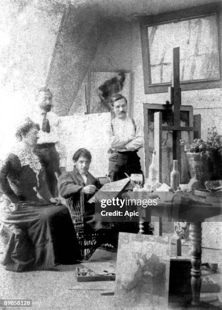Picasso, Manach, Torres Fuentes and his wife in the workshop as Picasso held between June 1901 and January 1902 at 130 Boulevard de Clichy in Paris,...