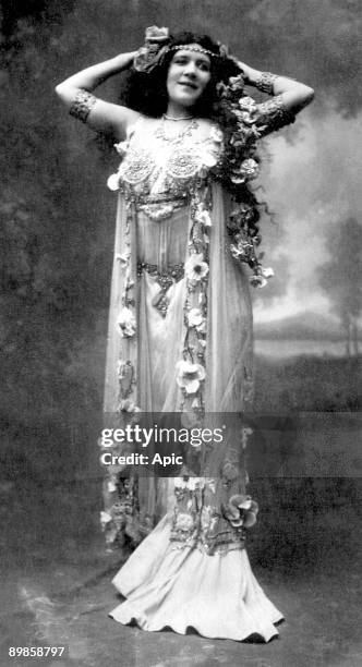 La contralto francaise Jeanne Gerville-Reache dans le role de Dalila dans l' opera Samson et Dalila vers 1908 French contralto Jeanne Gerville Reache...