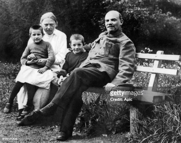Illitch Vladimir Ulyanov Lenin Russian politician here with his wife Nadedja Krupskaya, and his nephew Victor Vera small daughter of a laborer, was...