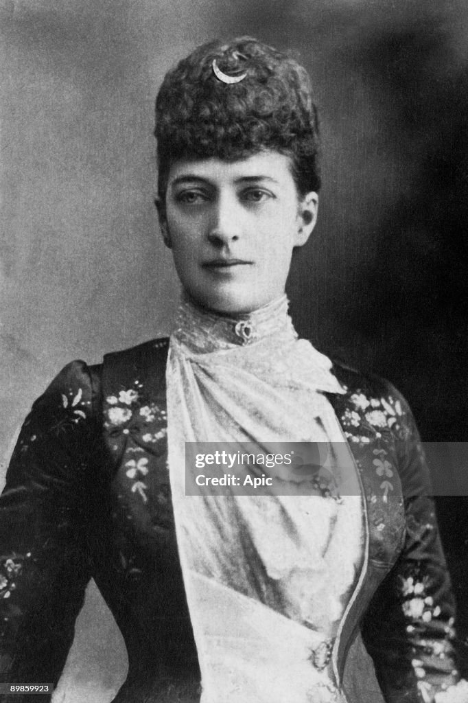 Queen Alexandra of the United Kingdom (1844-1925) born princess of Denmark, wif of Prince EdwarddeGrandeBretagne in 1863, became queen of the United Kingdom in 1901, photographied between 1880 and 1900, extracted the collection Felix Potin, 500 contempo