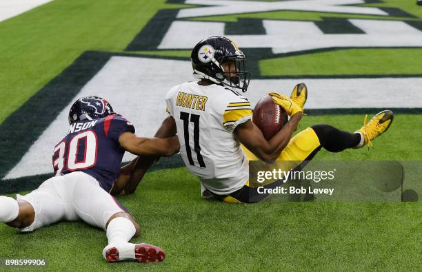 Justin Hunter of the Pittsburgh Steelers catches a pass in the corner of the endzone in the second quarter as Kevin Johnson of the Houston Texans...