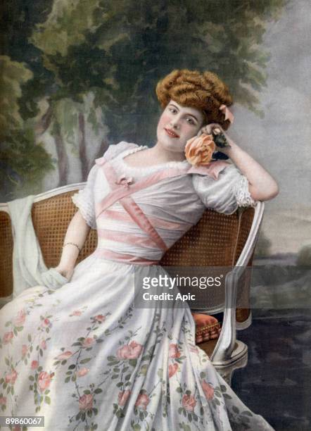 French comedian Marcelle Yrven as Mrs Brodard in play "Numero 18" , Paris, photo Felix from french paper "Le Theatre" march 11, 1907