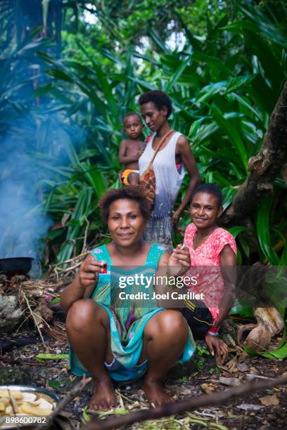 women cooking out in madang, papua new guinea - melanesia stock pictures, royalty-free photos & images