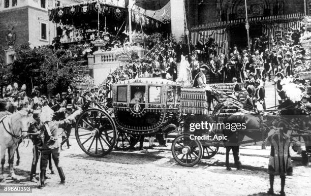 Arrival of princess Ena at the church for the wedding of king don Alfonso XIII of Spain and Victoria Eugenia of Battenberg in Madrid may 31, 1906