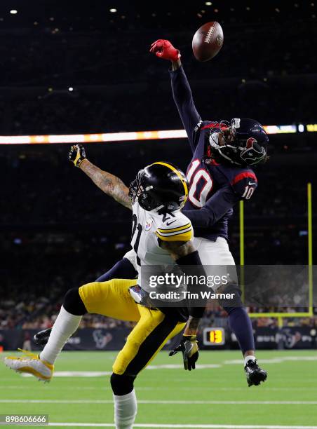 DeAndre Hopkins of the Houston Texans catches a pass for a touchdown in the fourth quarter defended by Joe Haden of the Pittsburgh Steelers at NRG...