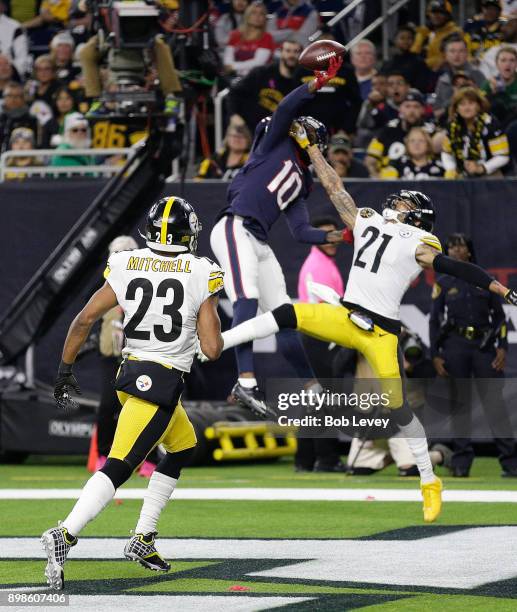 DeAndre Hopkins of the Houston Texans makes a one-handed catch for a touchdown as Joe Haden of the Pittsburgh Steelers and Mike Mitchell defend at...