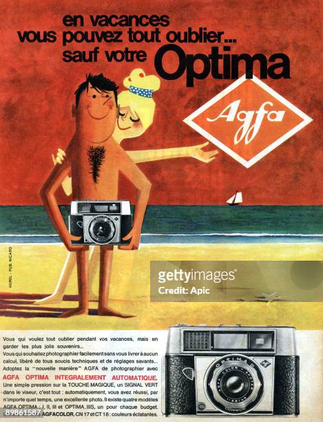 French advert for the photographic camera Optima by Agfa, publishing iduring 1960's