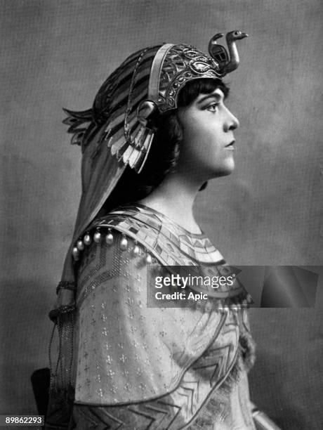 Miss Delvair in the role of Cleopatra in the week of Cornelius Pompey's death at the Comédie Française extracted Felix Photo of Le theater in June...